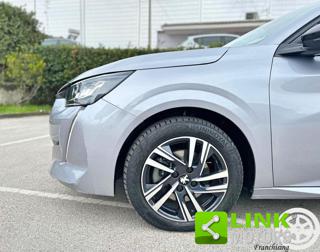 PEUGEOT 208 usata, con Volante in pelle