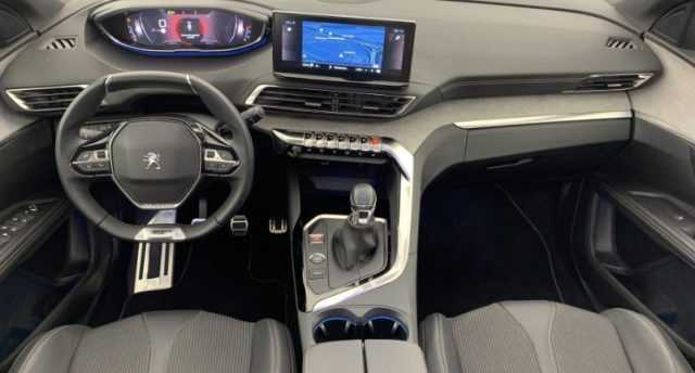 PEUGEOT 5008 usata, con Volante in pelle