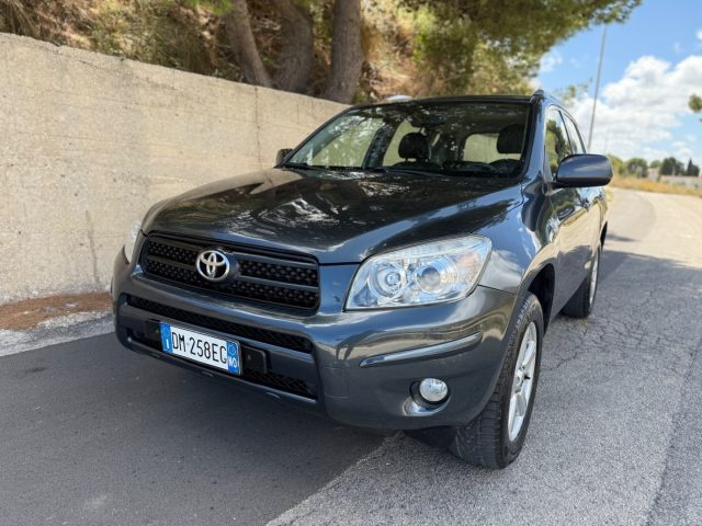 TOYOTA RAV 4 usata, con Airbag