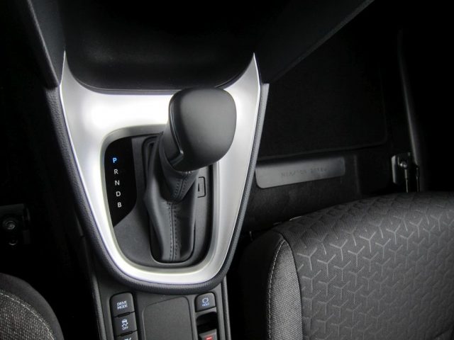 TOYOTA Yaris Cross usata, con Hill holder