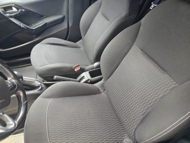 PEUGEOT 208 usata, con USB