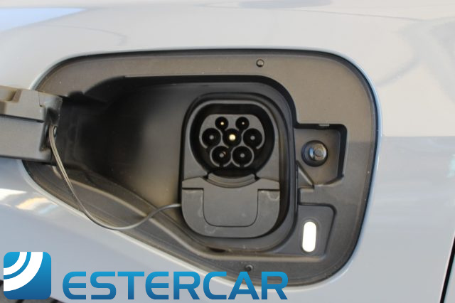 VOLKSWAGEN Golf usata, con USB