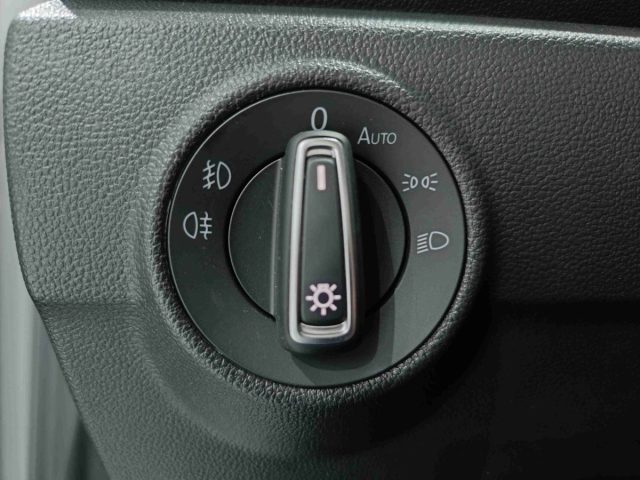 VOLKSWAGEN T-Roc usata, con Autoradio digitale