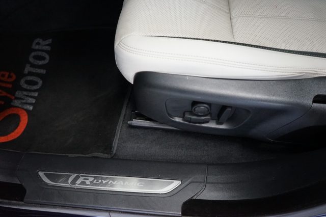 LAND ROVER Range Rover Velar usata, con Autoradio digitale