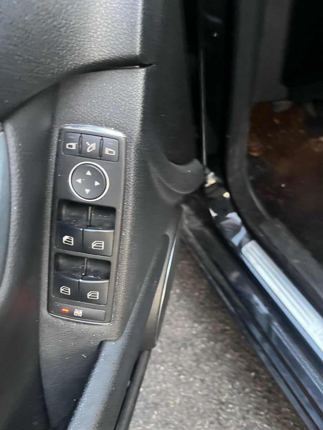 MERCEDES-BENZ C 200 usata, con Chiusura centralizzata