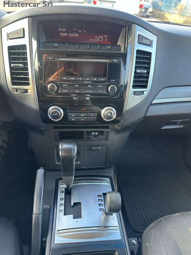 MITSUBISHI Pajero usata, con Sedile posteriore sdoppiato