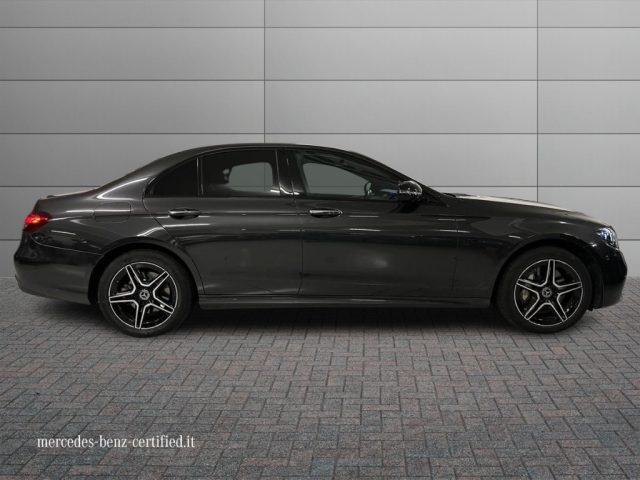 MERCEDES-BENZ E 300 usata, con Cerchi in lega