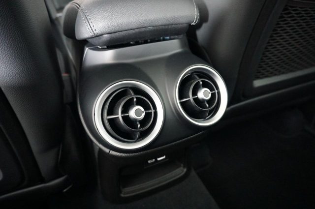 ALFA ROMEO Stelvio usata, con Autoradio digitale