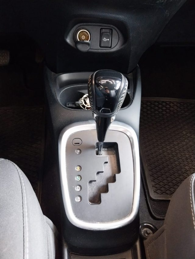 TOYOTA Yaris usata 18