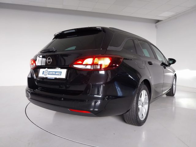 OPEL Astra usata, con USB