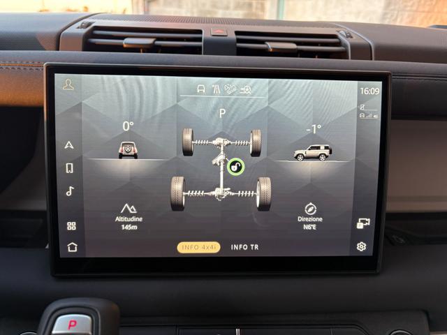 LAND ROVER Defender usata, con Touch screen