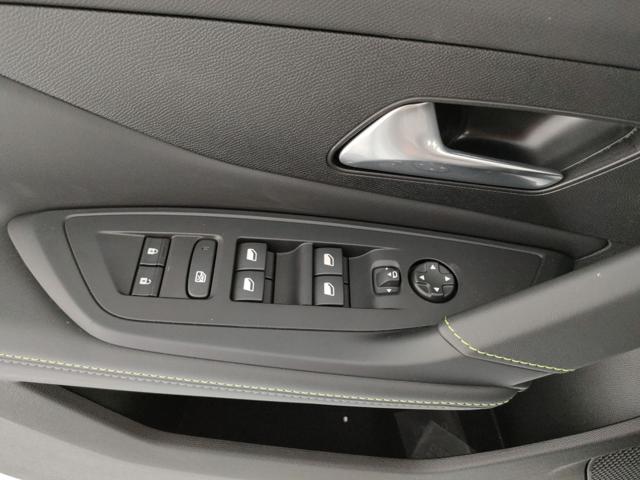 PEUGEOT 308 usata, con Sedile posteriore sdoppiato