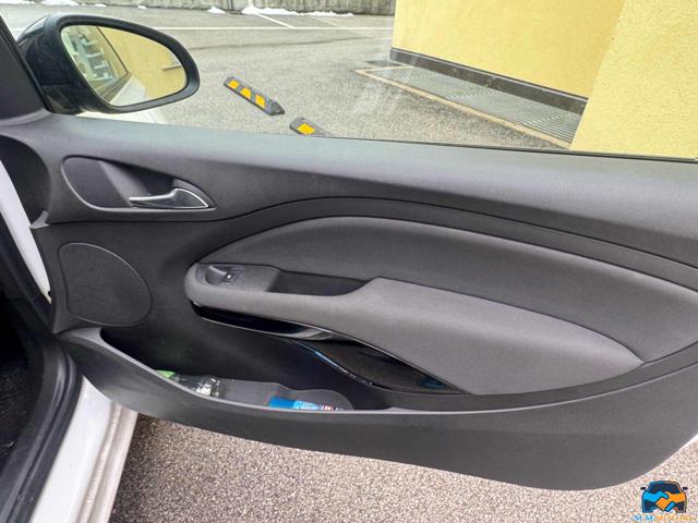 OPEL Adam usata, con Sedile posteriore sdoppiato