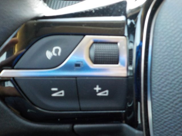 PEUGEOT 2008 usata, con Fari LED