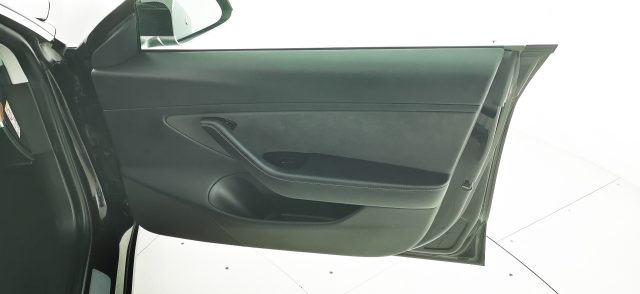 TESLA Model 3 usata, con Fari full-led