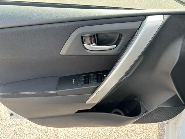 TOYOTA Auris usata 7