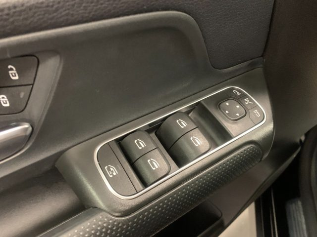 MERCEDES-BENZ GLB 200 usata, con USB