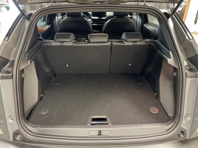 PEUGEOT 2008 usata, con Leve al volante