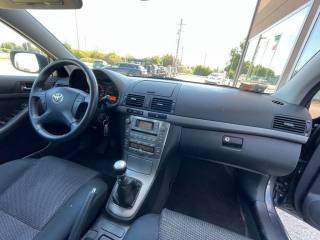 TOYOTA Avensis usata, con Fendinebbia