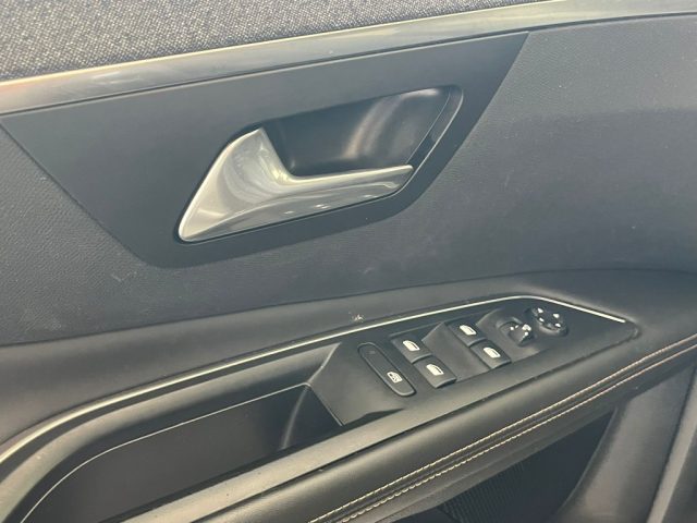 PEUGEOT 3008 usata, con Sensore di luce
