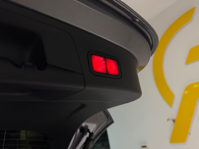 MERCEDES-BENZ GLA 200 usata, con Touch screen