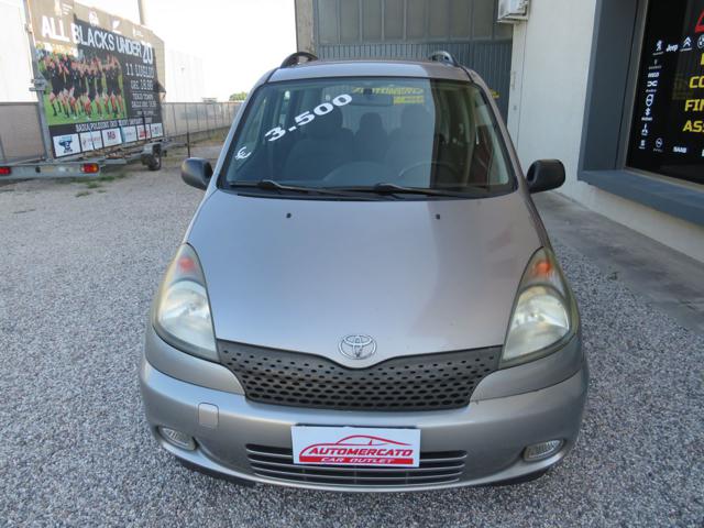TOYOTA Yaris usata, con Autoradio