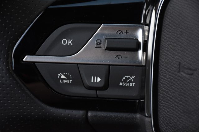 PEUGEOT 408 usata, con Touch screen
