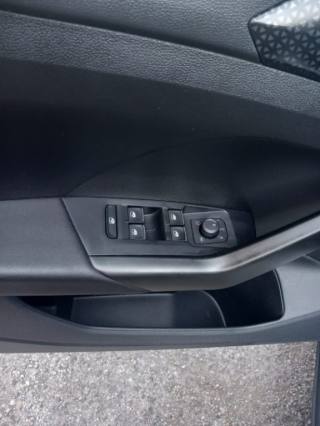 VOLKSWAGEN T-Cross usata, con Autoradio