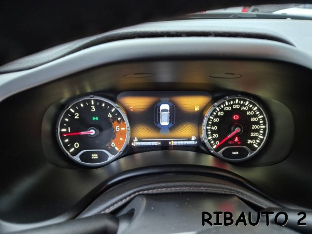 JEEP Renegade usata, con USB