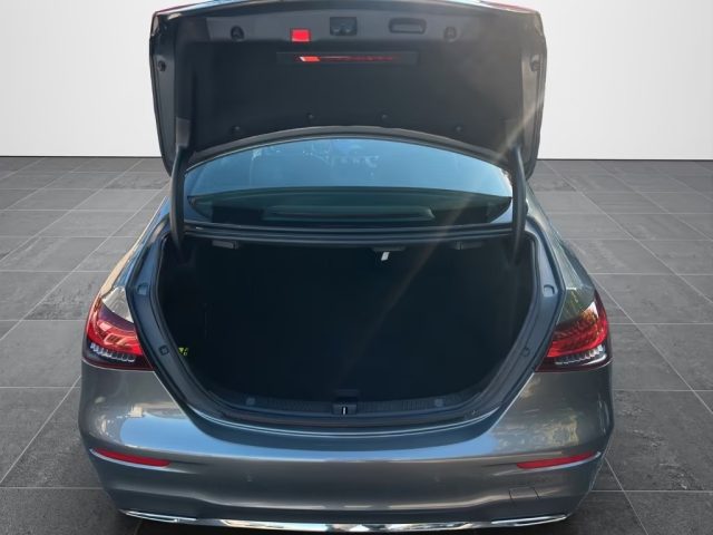 MERCEDES-BENZ E 220 usata, con Controllo trazione