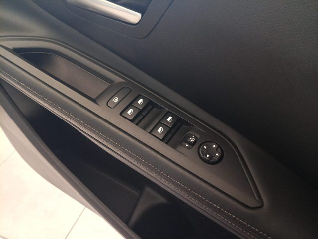 PEUGEOT 3008 usata, con Sistema di navigazione