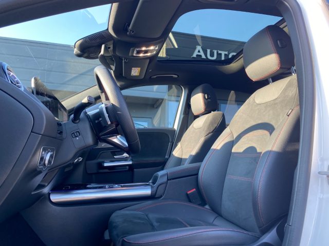 MERCEDES-BENZ GLA 200 usata, con Park Distance Control