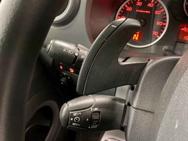 PEUGEOT Partner usata, con Leve al volante