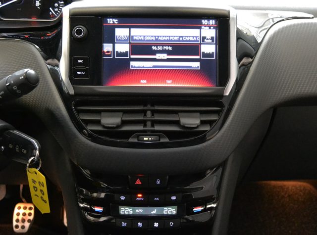 PEUGEOT 208 usata, con Autoradio