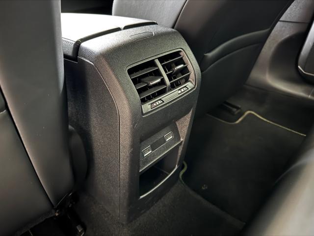 PEUGEOT 308 usata, con Sedile posteriore sdoppiato