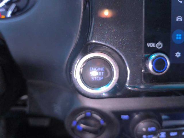 TOYOTA Hilux usata, con Telecamera per parcheggio assistito