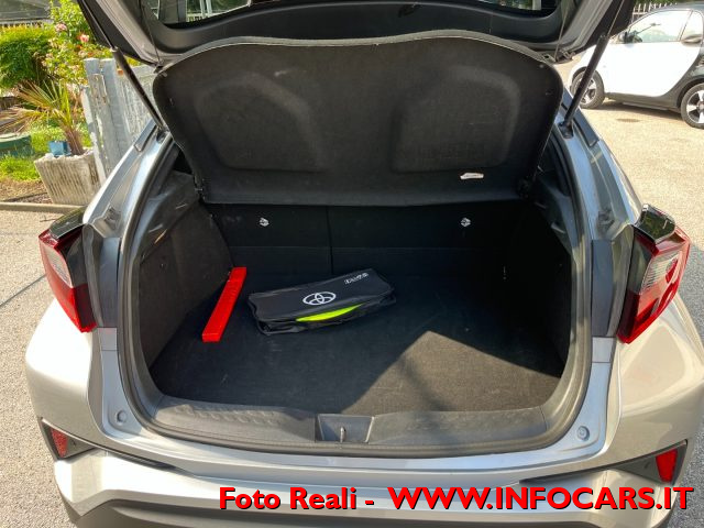 TOYOTA C-HR usata, con USB