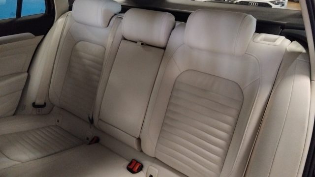 VOLKSWAGEN Passat usata, con ESP
