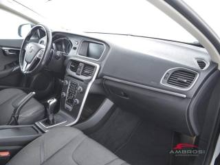 VOLVO V40 Cross Country usata 11