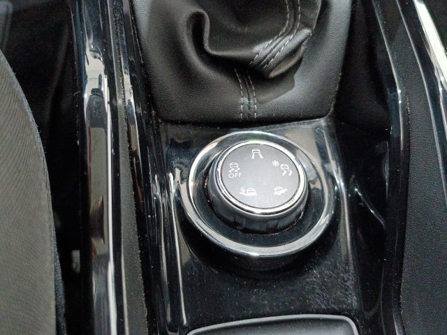 PEUGEOT 2008 usata, con Airbag testa