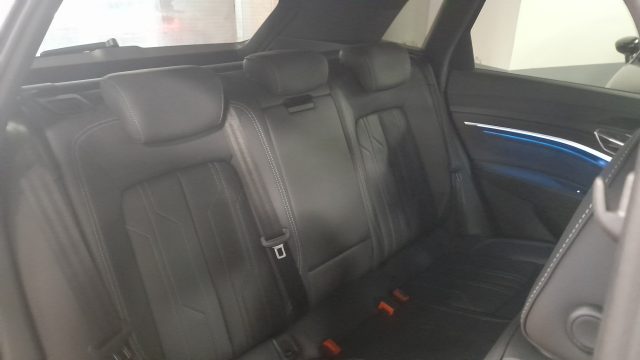 AUDI e-tron usata, con Fari LED