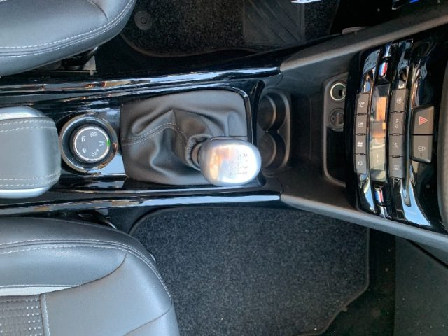 PEUGEOT 2008 usata, con Interni in pelle