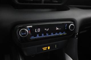 TOYOTA Yaris usata 8