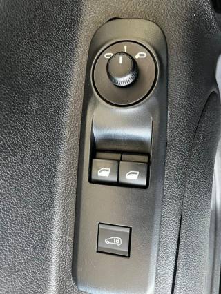 OPEL Combo usata, con Autoradio digitale