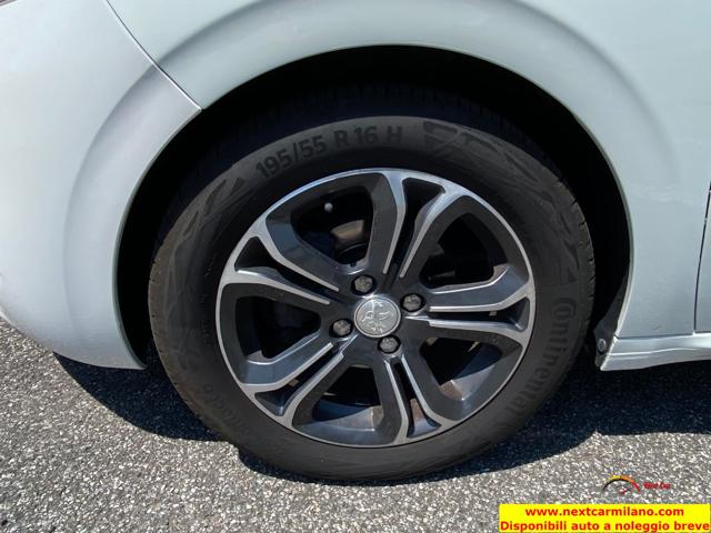 PEUGEOT 208 usata, con Sedile posteriore sdoppiato