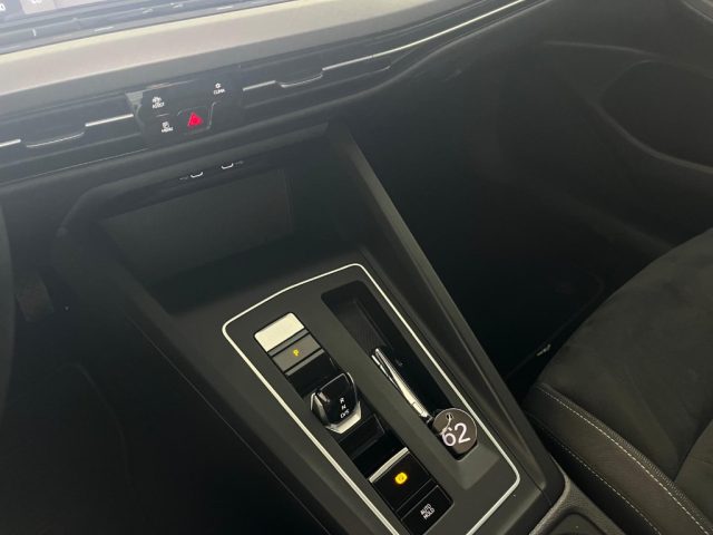 VOLKSWAGEN Golf usata, con Autoradio digitale