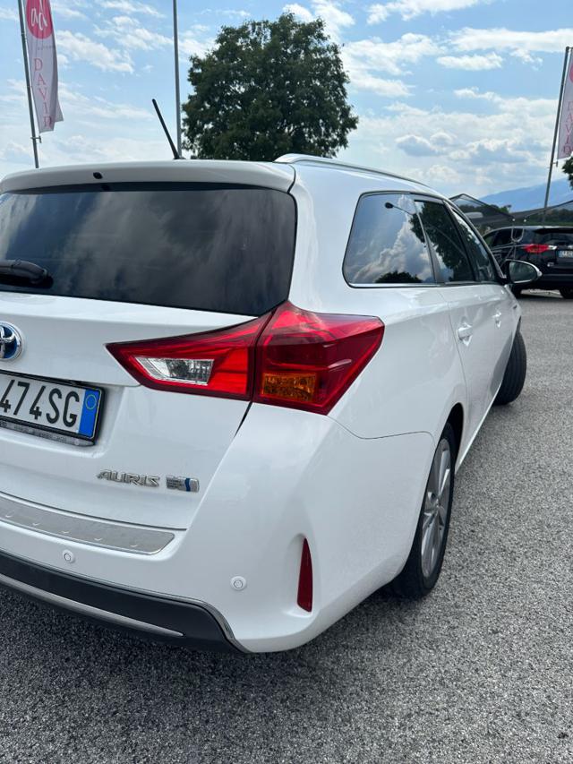 TOYOTA Auris usata 5