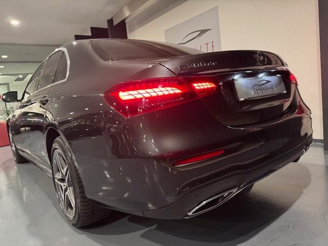 MERCEDES-BENZ E 300 usata, con Alzacristalli elettrici