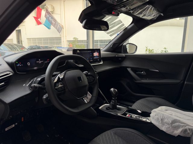 PEUGEOT 2008 usata, con Sensori di parcheggio posteriori