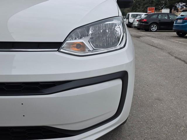 VOLKSWAGEN up! usata, con USB
